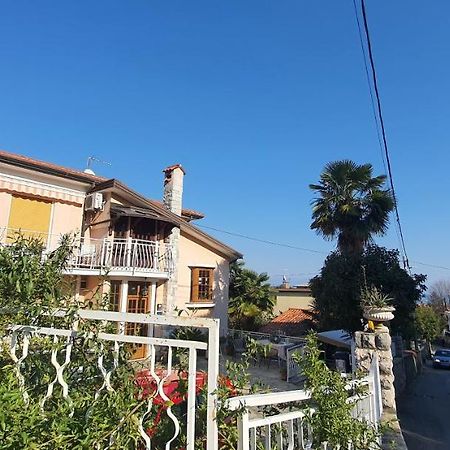 Garni Stanger Hotel Ловран Екстериор снимка