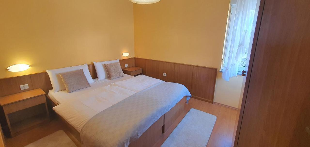 Garni Stanger Hotel Ловран Екстериор снимка