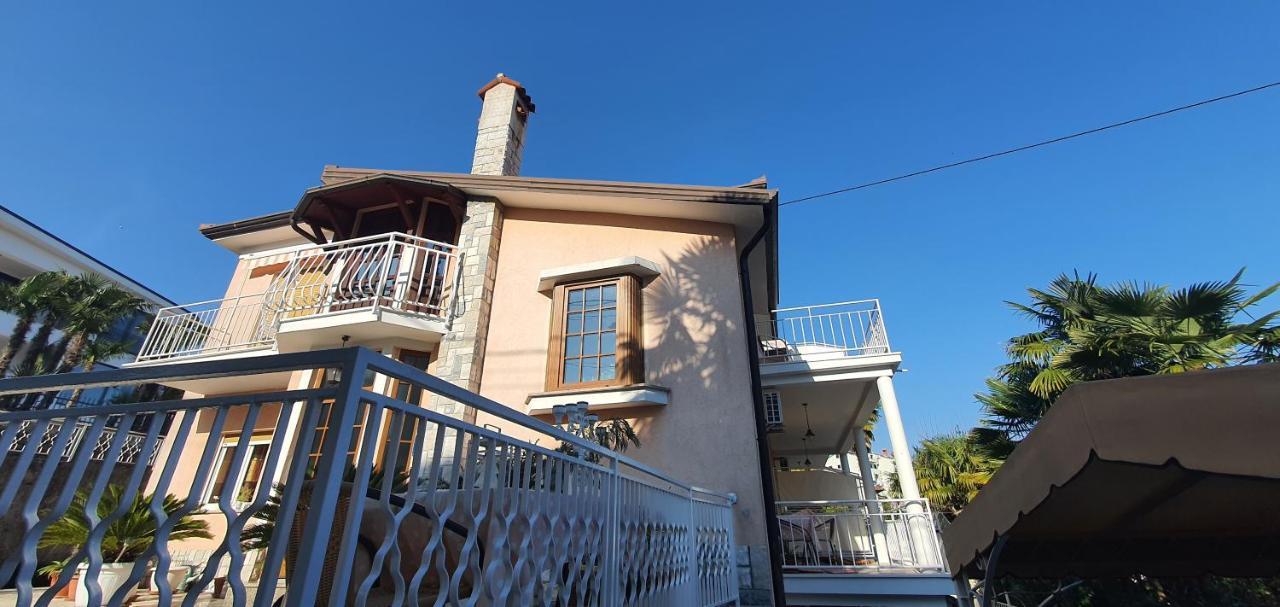 Garni Stanger Hotel Ловран Екстериор снимка