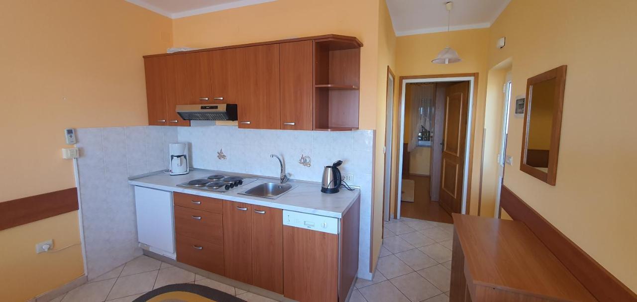 Garni Stanger Hotel Ловран Екстериор снимка