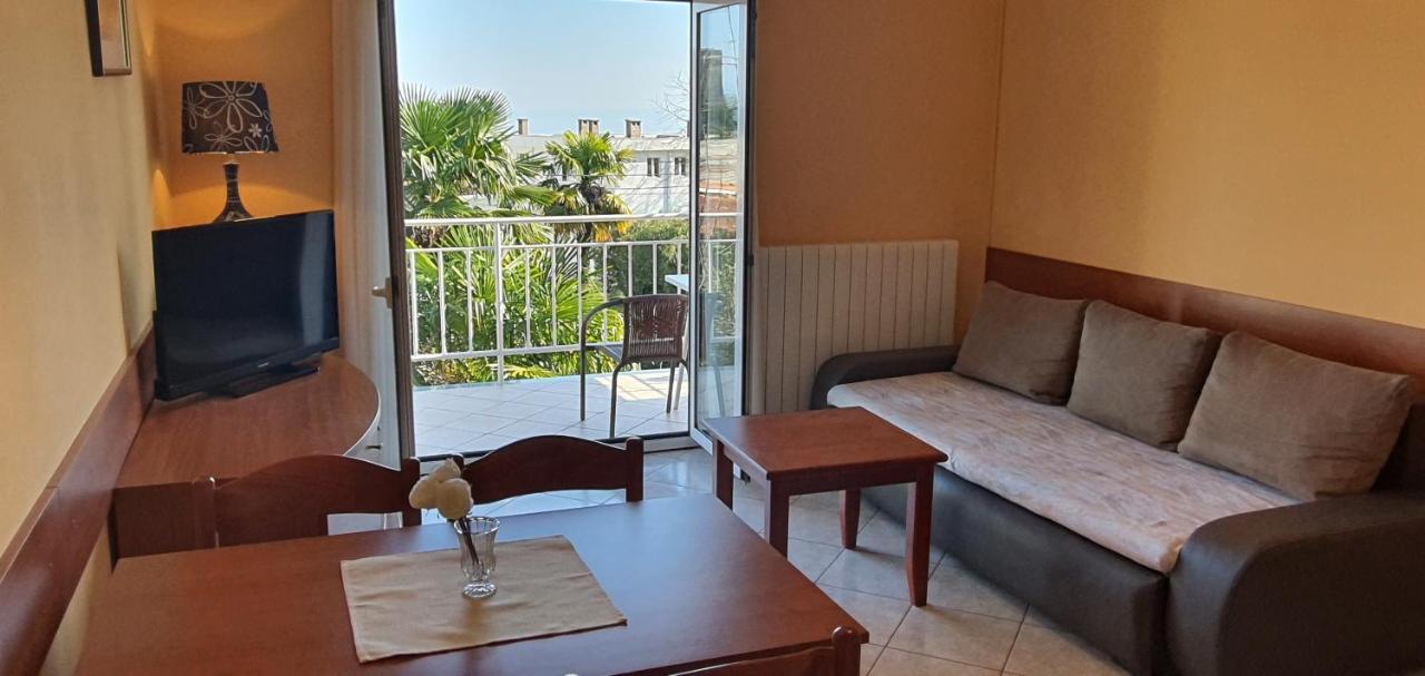 Garni Stanger Hotel Ловран Екстериор снимка