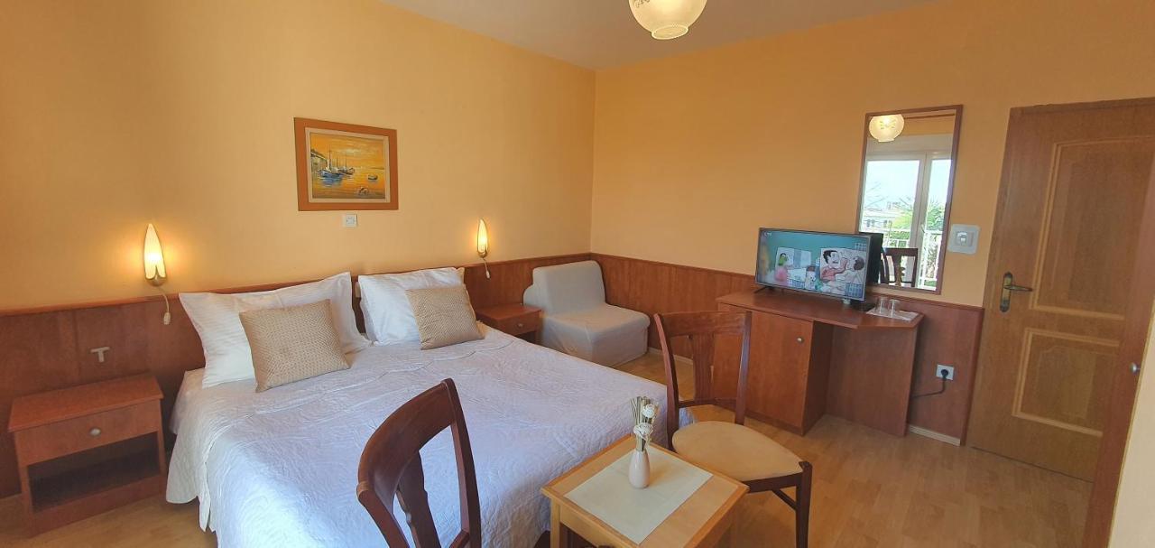 Garni Stanger Hotel Ловран Екстериор снимка