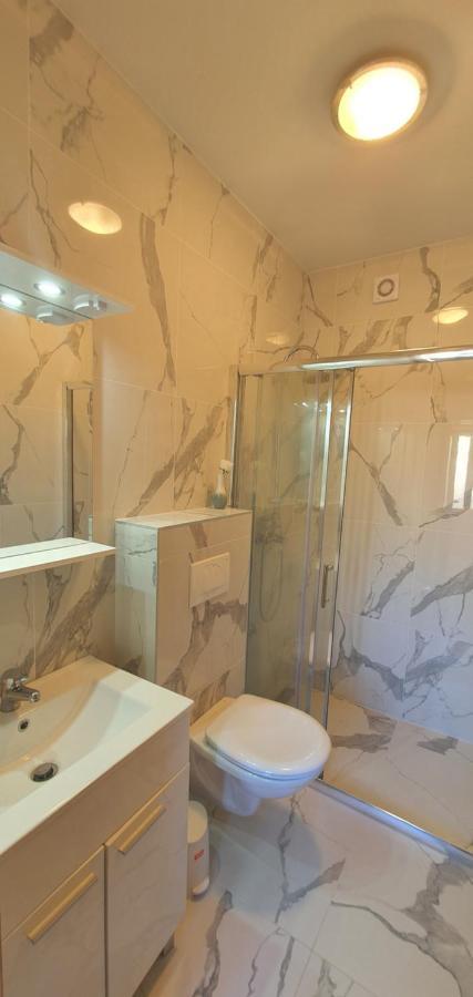Garni Stanger Hotel Ловран Екстериор снимка